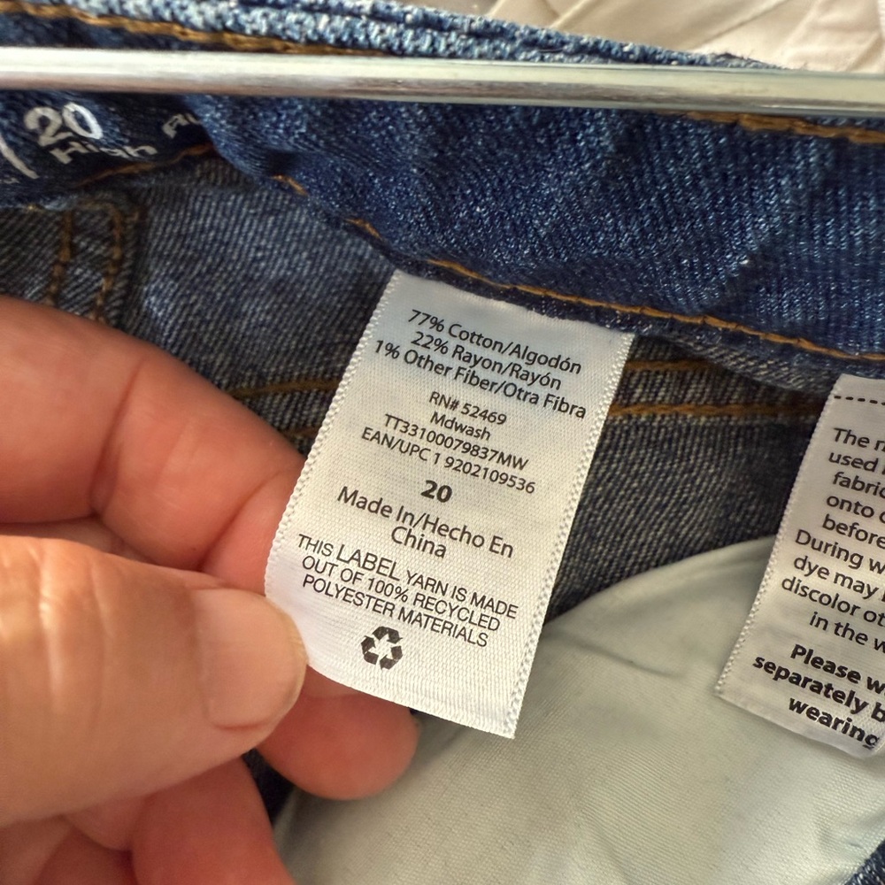 High Rise Distressed Jeans - Picture 4 of 4